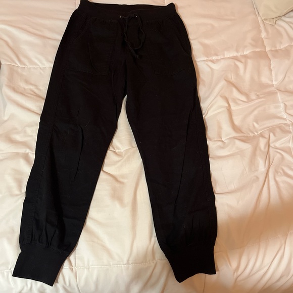 GAP Pants - Gap XS cargo joggers, waist tie. Pockets.
